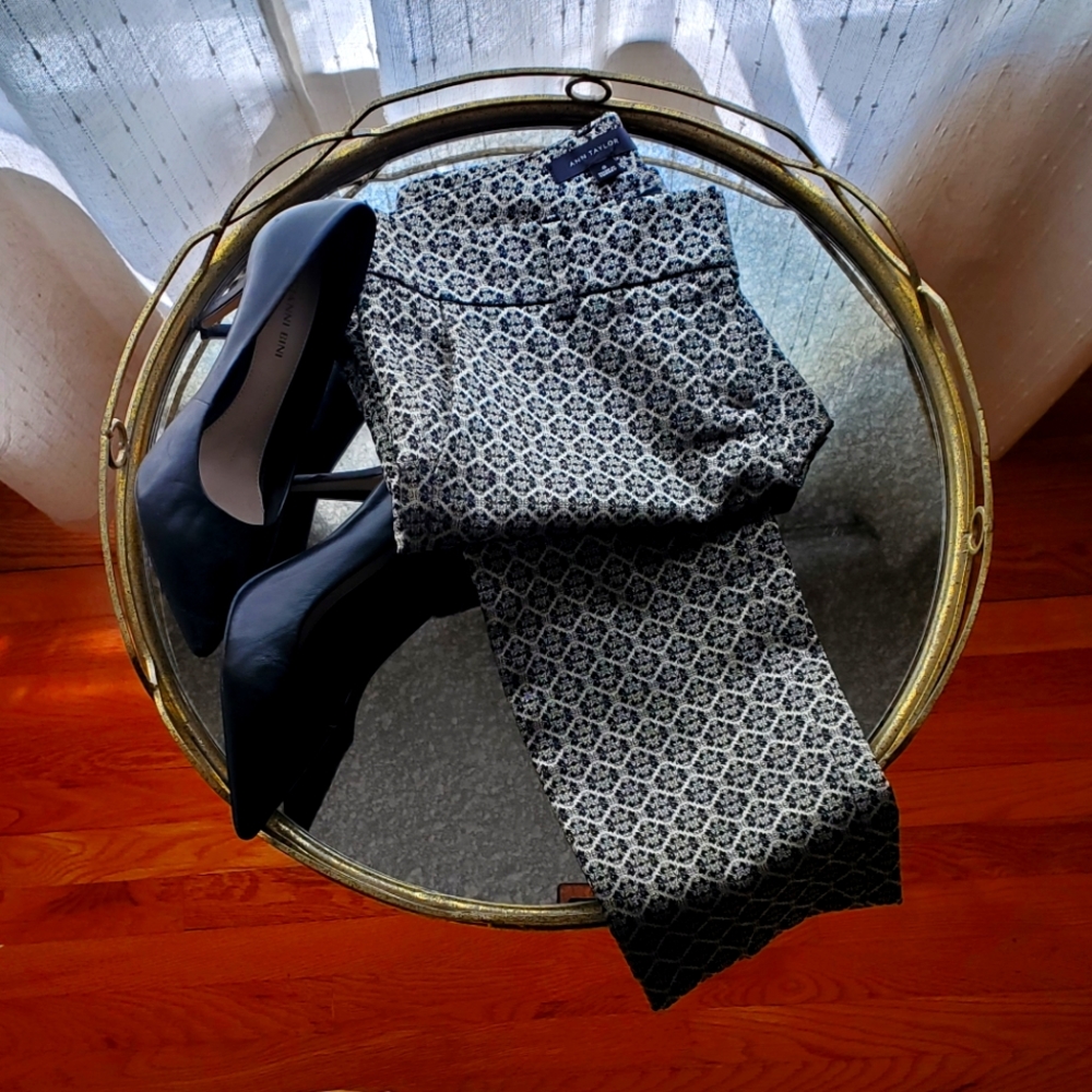 Elegant Gold and black Ann Taylor pants size 0